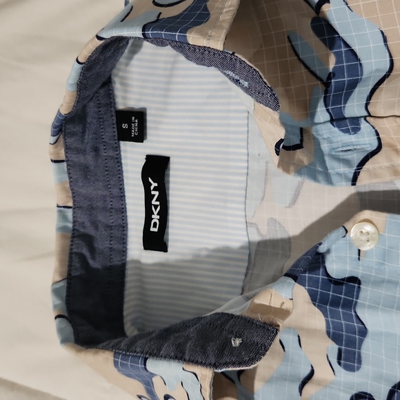 DKNY mens short sleeve retro camouflage button up - Picture 2 of 7